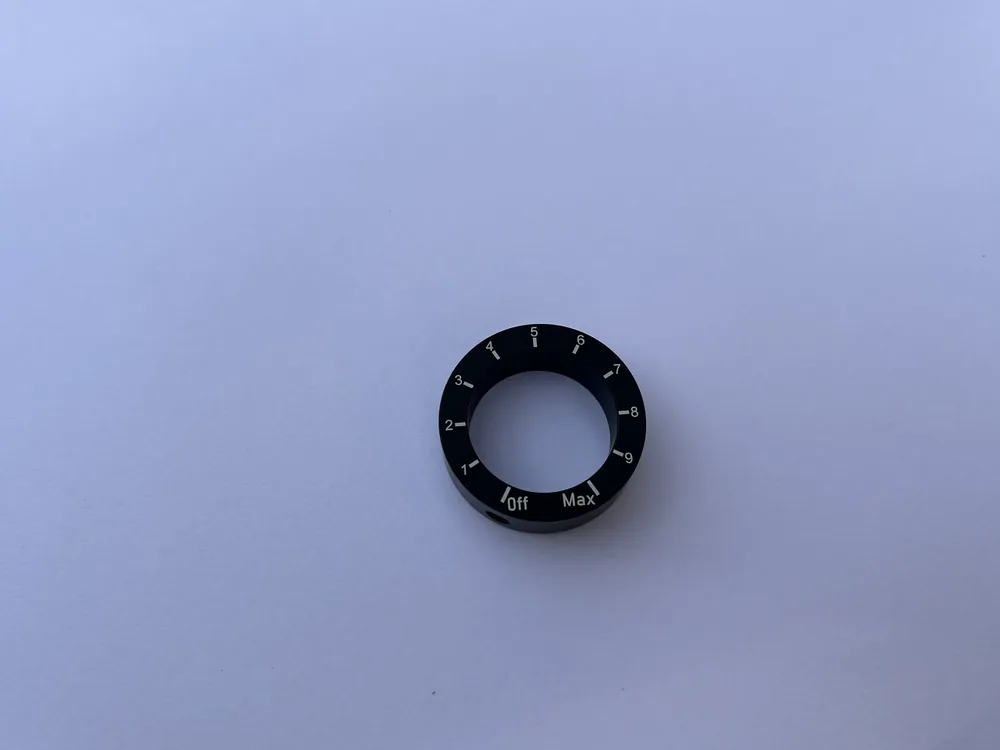 Graviranje eloksiranega aluminija - logotip